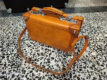 Valigia in pelle per Moto d'epoca Vespa Vetrine