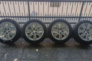 Gomme estive 225/50 R17 98Y + cerchi in lega Audi