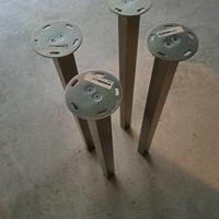 4 gambe per tavolo