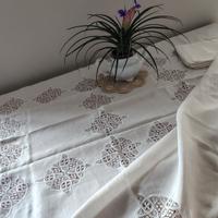 tovaglia in puro lino con pizzo Calais