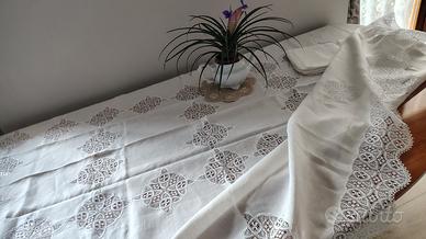 tovaglia in puro lino con pizzo Calais