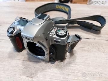 Nikon F65 piu obiettivi Nikkor 70-300 e 28-80mm