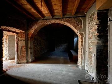 Palazzo / Stabile di 354 m² con più di 5 locali a 