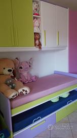 Cameretta parete attrezzata lampadario