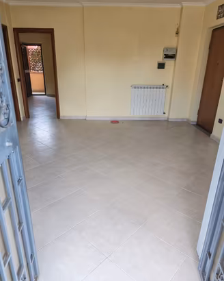 Trilocale con box auto in zona Spiniello -- Acerra