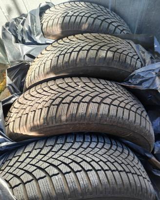 4 Gomme invernali Bridgeston 205/60 R16 92H