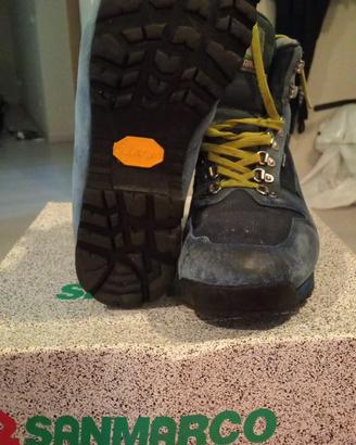 Scarponi da montagna con suola vibram n. 40