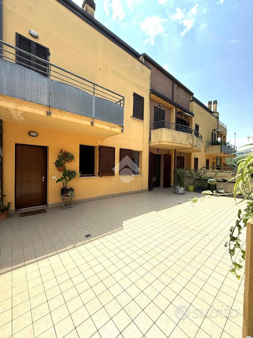 3 LOCALI A VALLEFOGLIA - Vista 3