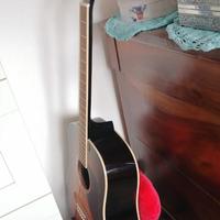 Chitarra acustica 