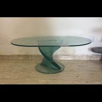 tavolo ovale interamente in vetro
