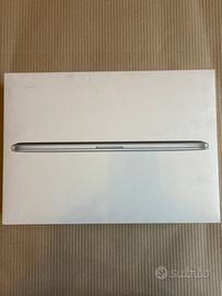 Scarola MacBook Pro vuota