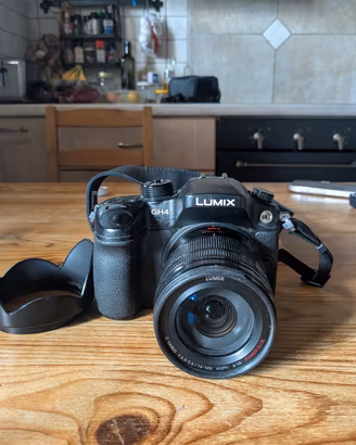 Panasonic Lumix GH4 + obiettivo 14-140 con OIS