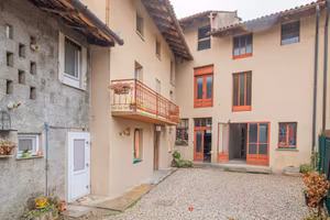 SPAZIOSA CASA BICAMERE CON SCOPERTO DI PROPRIET...