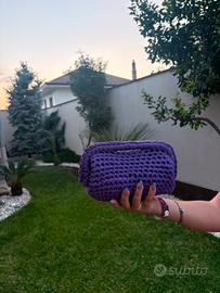 borsa pochette fatta a mano all'uncinetto viola