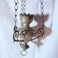 Antica lampada votiva cdecorazioni lavorate