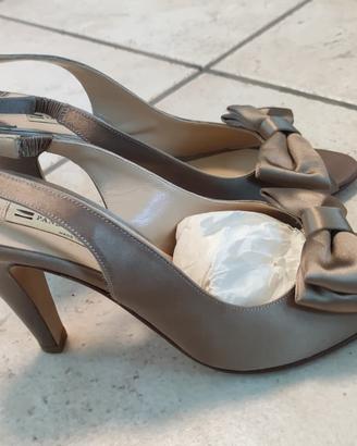 Scarpe eleganti in seta e pelle