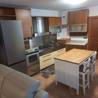 CUCINA + TAVOLO E SEDIE