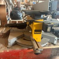 Troncatrice Dewalt con pianetto