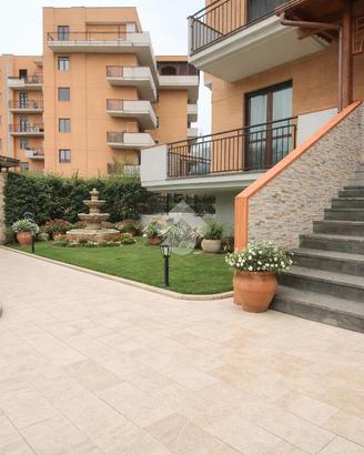 VILLA A SCHIERA A LUCERA