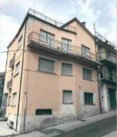 Palazzo / Stabile di 245 m² con più di 5 locali a 