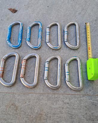 n 8 moschettoni usati ottimi e funzionanti