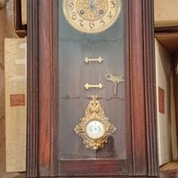 Antico orologio a pendolo 
