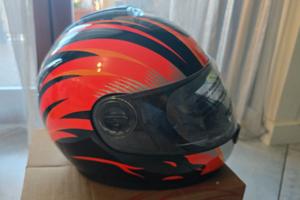 Casco  Aprilia originale nuovo con prese d'aria .