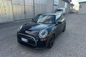 MINI COOPER SE GUARDA LE FOTO