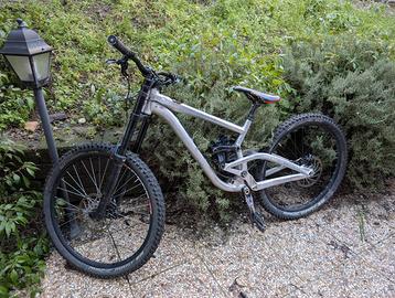 Bici DH Scott Gambler taglia L
