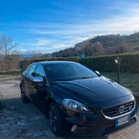 Volvo v40 R-design