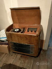 giradischi con mobile antico