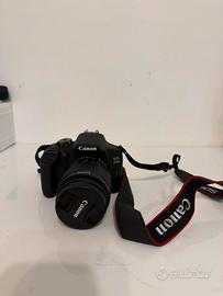 Fotocamera canon eos 2000D