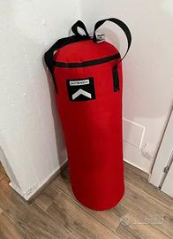 Sacco da boxe con staffa a muro