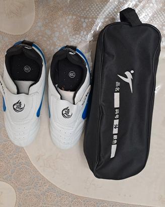 Scarpe per taekwondo o arti marziali