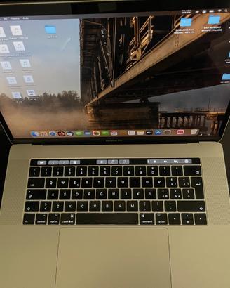 MacBook Pro 15" 2017 Touch Bar i7 2.8GHz 16GB ssd.