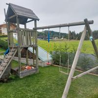 struttura in legno con scivolo