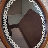 Vassoio specchiato con merletto decorativo