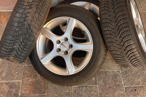 Cerchi in lega e gomme  erano montati su Audi A1