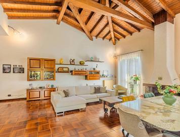 Villa di 294 m² con 3 locali e box auto doppio a C