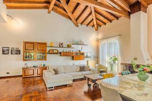 Villa di 294 m² con 3 locali e box auto doppio a C