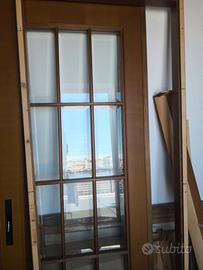 Porta scorrevole con vetri