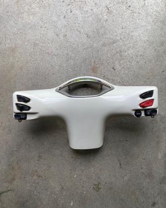 Piaggio vespa gts hpe scocca contorno contachilome