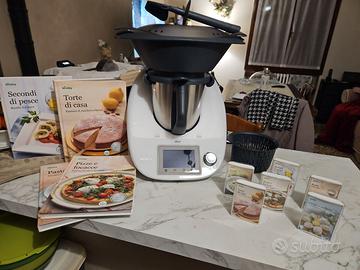 Bimby tm5 completo di tutti gli accessori.