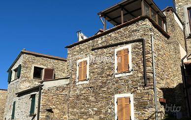 0AB400 - 6 LOCALI IN BORGO STORICO