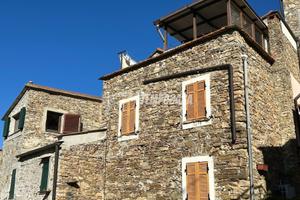 0AB400 - 6 LOCALI IN BORGO STORICO