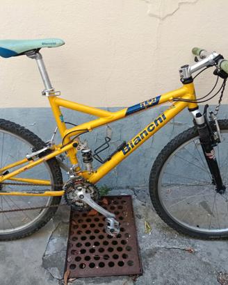 BICICLETTA MOUNTAIN BIKE