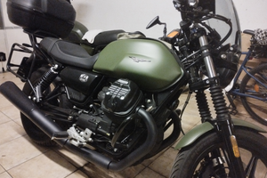 Moto Guzzi V7 Stone