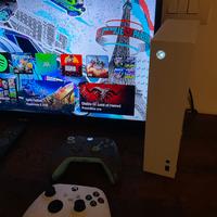 Xbox serie S + 2 Pad + Postazione ricarica
