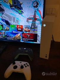 Xbox serie S + 2 Pad + Postazione ricarica