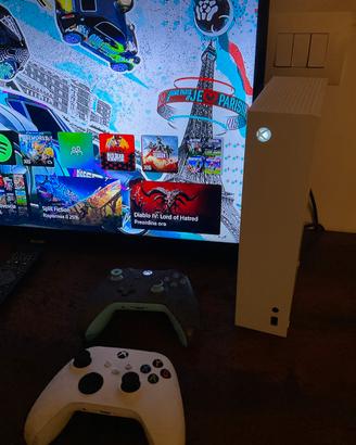 Xbox serie S + 2 Pad + Postazione ricarica